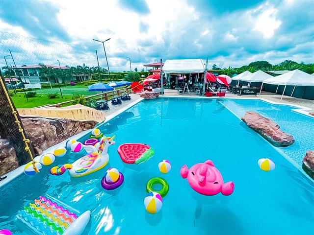hermosa piscina Hotel Kindia Park Quindio