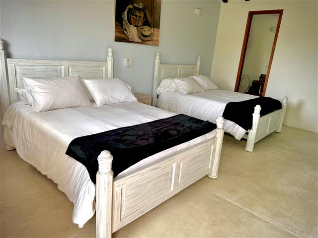 habitacion dos camas Casa Turistica Cisneros