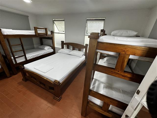 habitacion dos camarotes y cama doble 